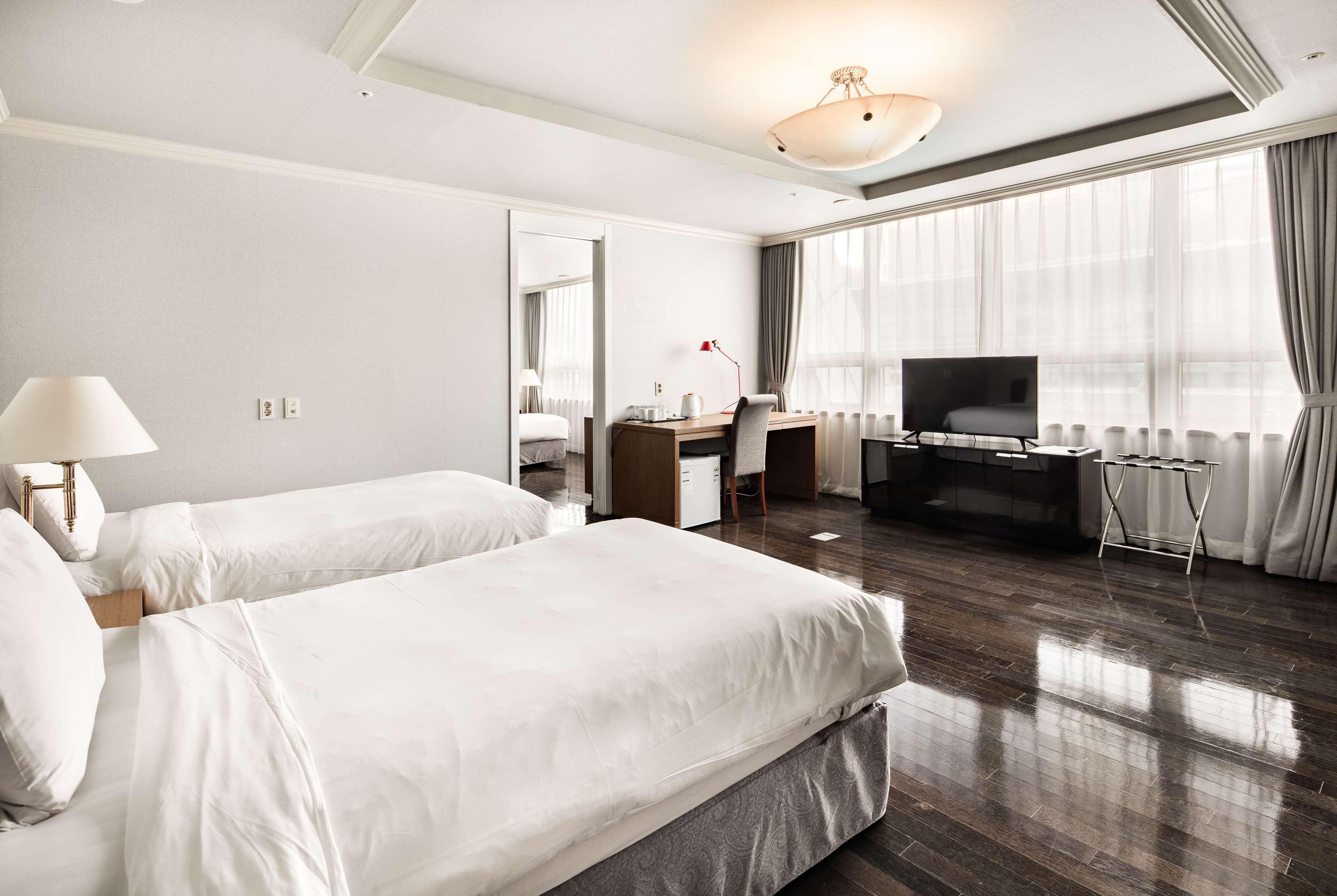 RAMADA HOTEL AND SUITES NAMDAEMUN SEOUL